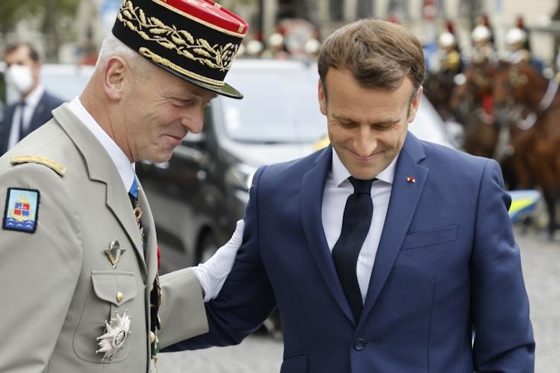 Emmanuel-Macron-Thierry-Burkhard