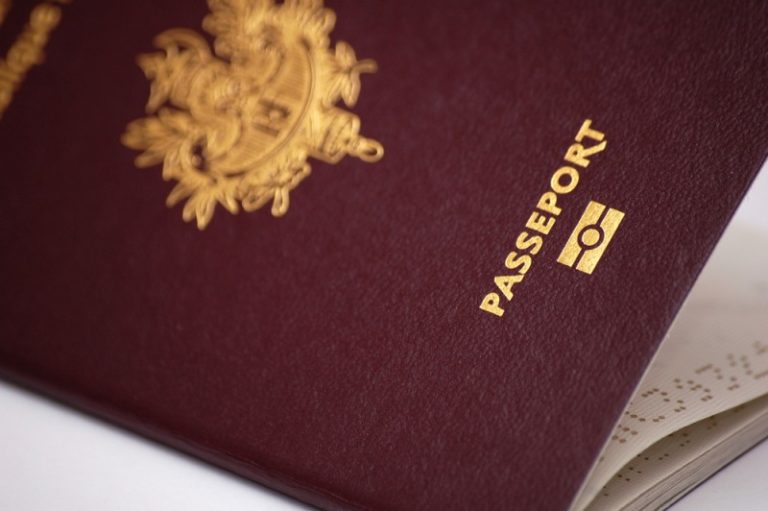 AFRIQUE – FRANCE : Faciliter l’obtention des passeports français à l’étranger, une urgence